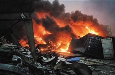 调查组：“消防员用水灭火导致爆炸”说法不成立