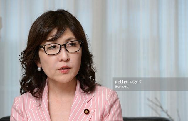 日本女防相稻田朋美陷新丑闻 四面楚歌仍拒辞职