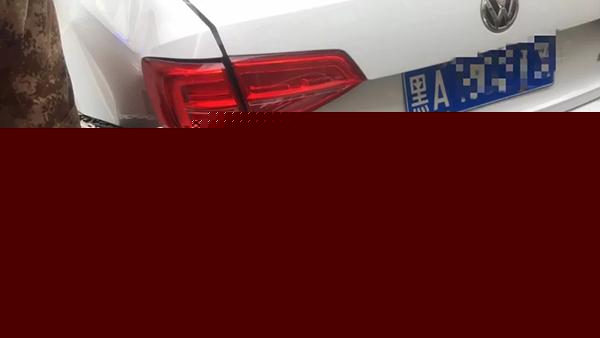 女子街头被刺身亡 目击者:行凶者与其曾在车内争吵